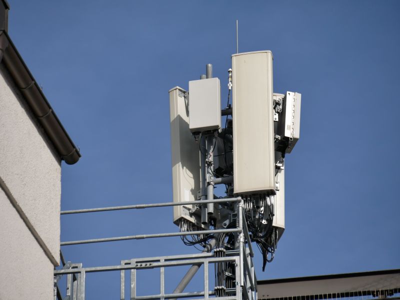 Rooftop 5G antenna installation in Munich 