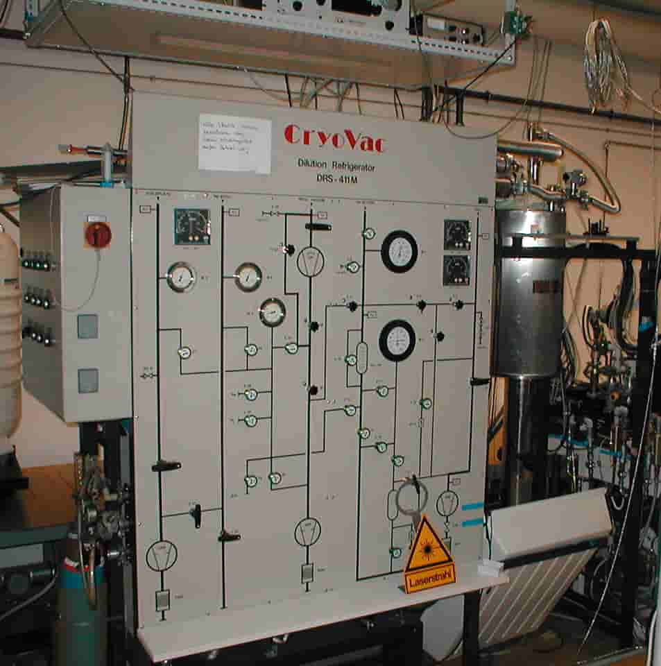 Helium dilution refrigerator used for ultra-low temperature experiments