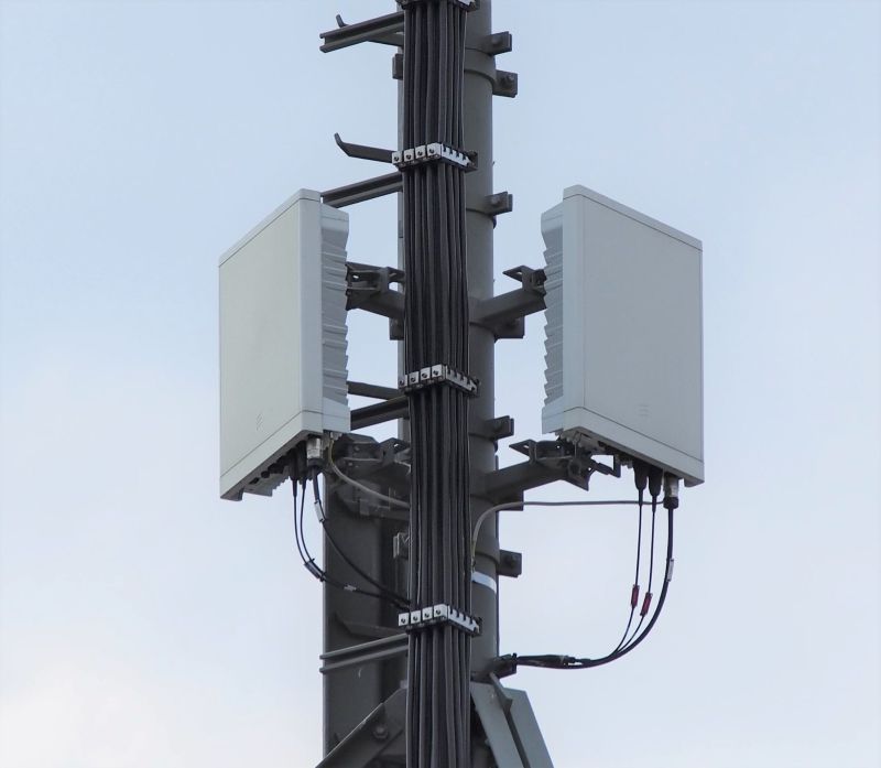 Active 5G radio antennas mounted on a telecom mast