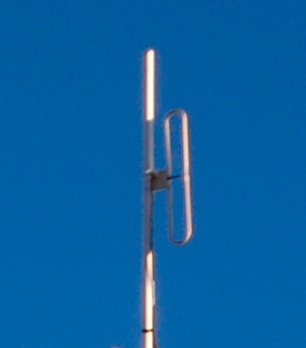 VHF base station antenna used in land mobile radio communication systems