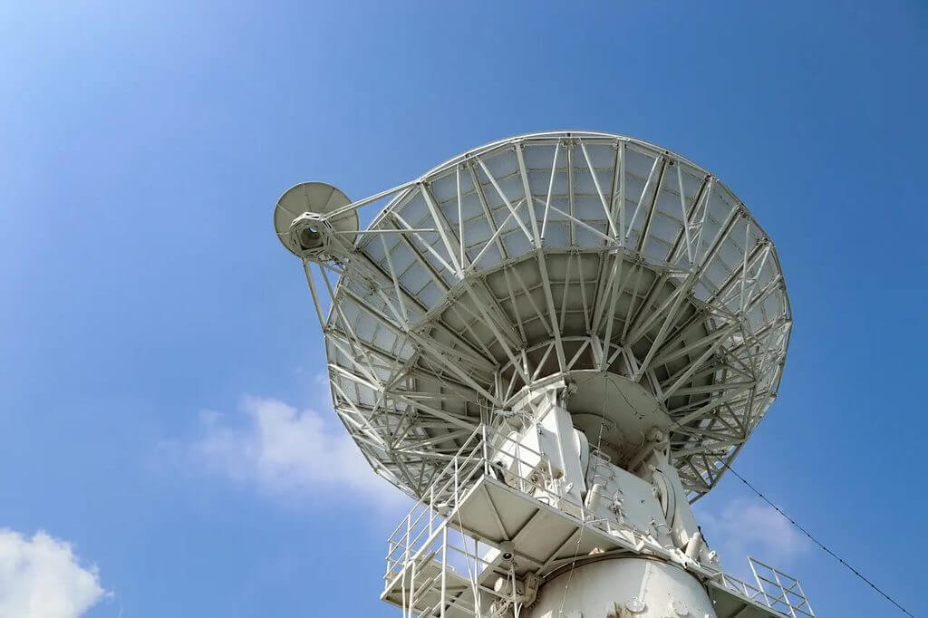 Microwave circulators for radar