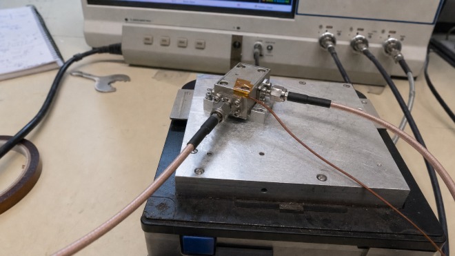 Ferrite RF circulator connected to a vector network analyzer on a thermal test fixture