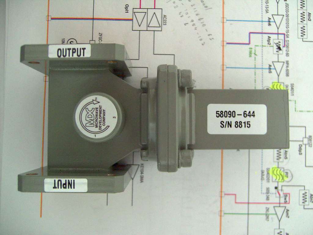 Waveguide X‑band circulator